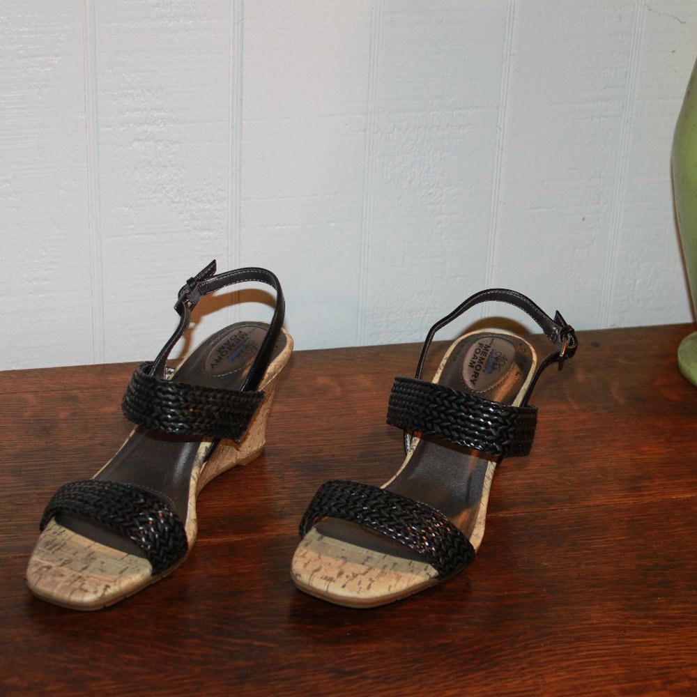 LIMITED SALE:  Life Stride Velocity with Memory Foam Wedge (Persona) Size 8.5M